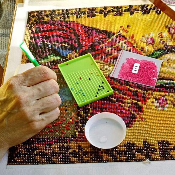 Glow 5D Diamond Painting Kit DIY Round Drill Diamond Round Crystal, 30x40cm - Picture 3 of 6